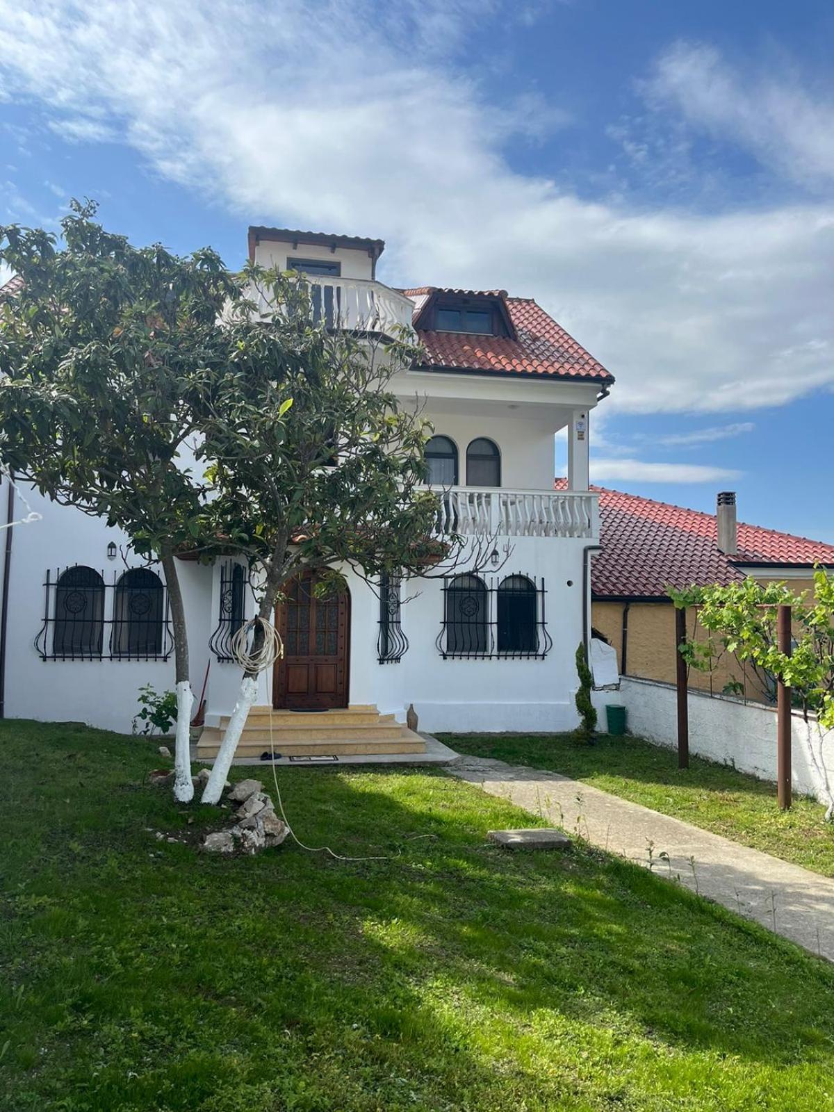 Vila Taga Guesthouse Kruje Bagian luar foto